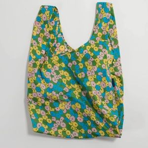 Standard Baggu in Flowerbed